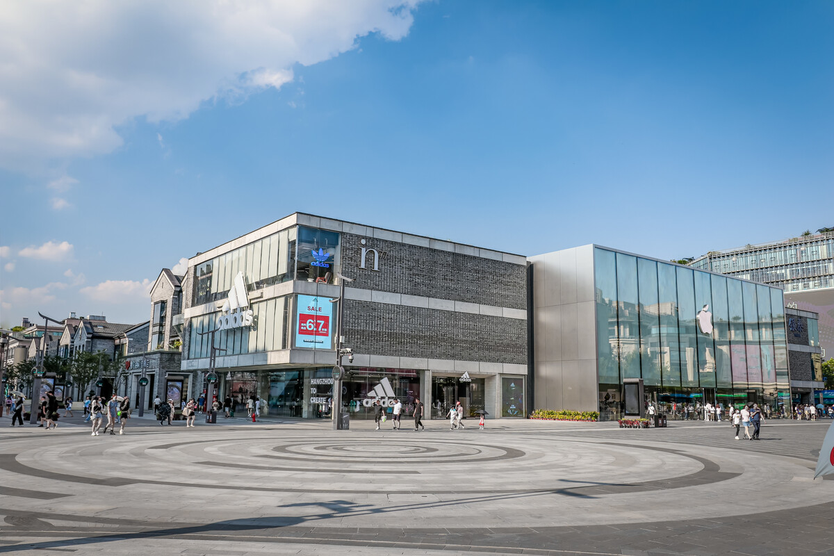 杭州湖滨步行街银泰百货 城市风华的现代缩影